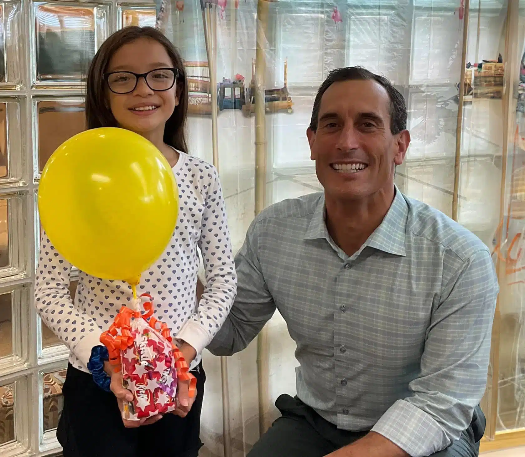 Dr-Cruz-and-Patient-with-Yellow-Balloon-min